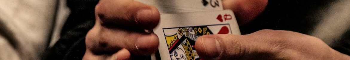 How Casino Communities Turn Casual Gamblers Into Experts